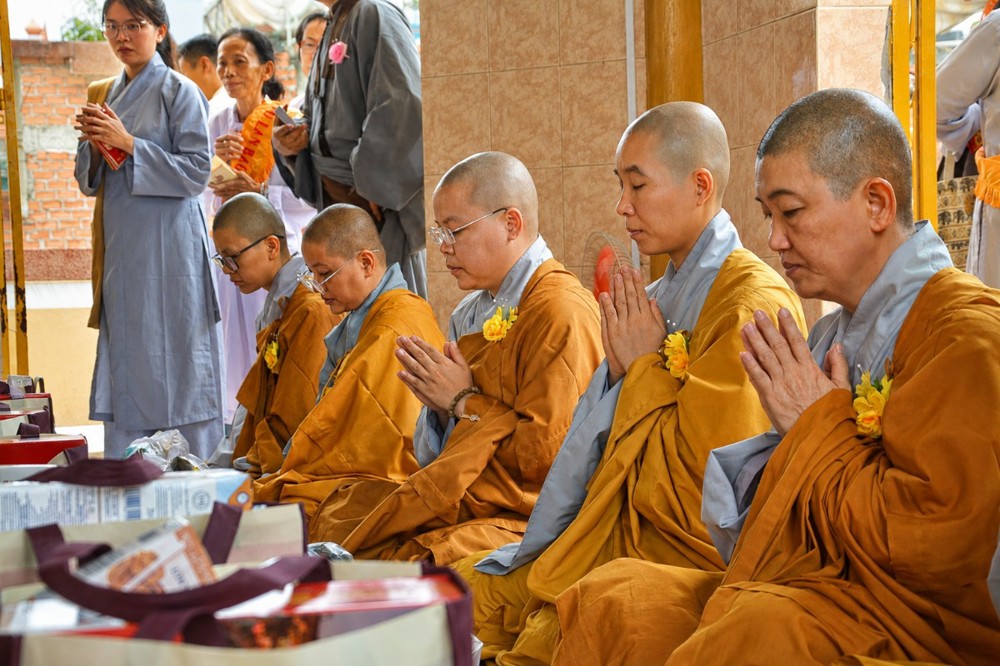 TP.HCM: Tịnh xá Ngọc Đạo trang nghiêm tổ chức Đại lễ Vu lan, dâng y ca-sa PL.2570