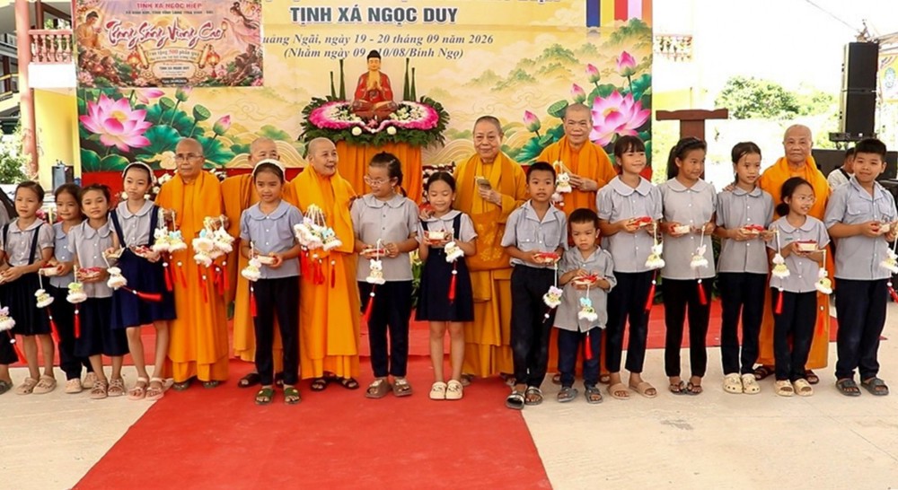 Quảng Ngãi: Tịnh xá Ngọc Duy trao 500 phần quà Trung thu đến thiếu nhi