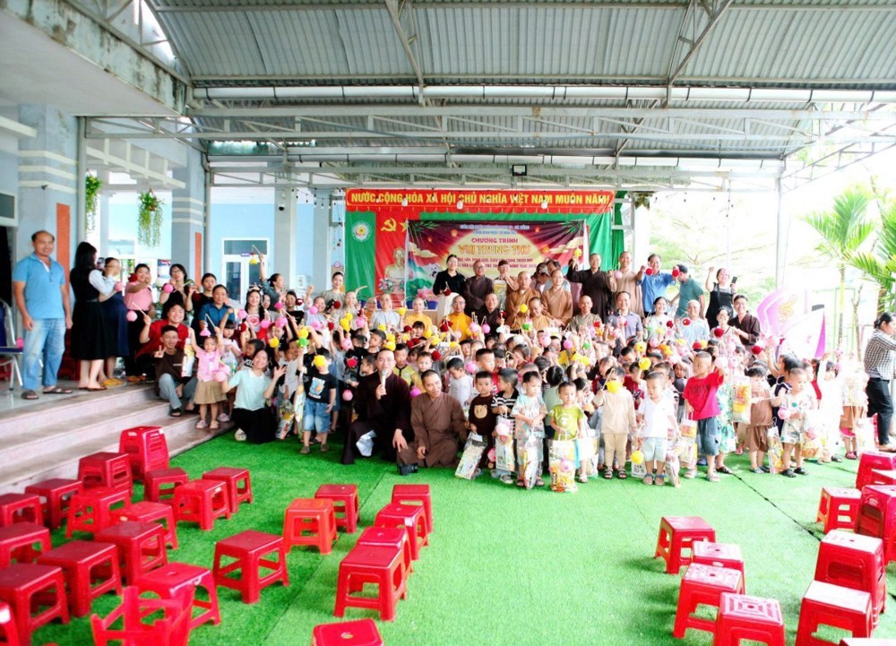 Đà Nẵng: Phân Ban Phật tử Dân tộc Thành phố Đà Nẵng trao 1600 phần đến vùng đồng bào dân tộc miền núi tại xã Trà Tập và Nam Trà My.