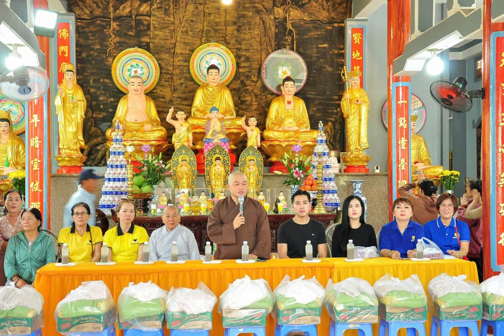 Đồng Tháp: Chùa Thắng Quang kết nối trao 200 phần quà yêu thương đến bà con khó khăn nhân dịp Vu lan Thắng hội
