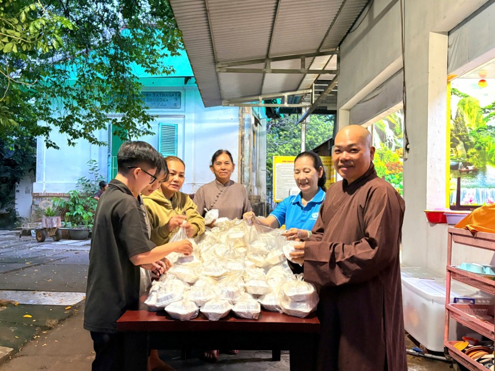 TP.HCM: “Bữa Sáng Nghĩa Tình” trao 1.000 suất ăn đến người dân khó khăn