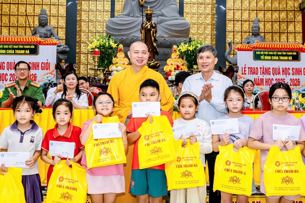 Thanh Hóa: Tổ đình Thanh Hà trao quà khuyến học cho hơn 1.000 học sinh giỏi