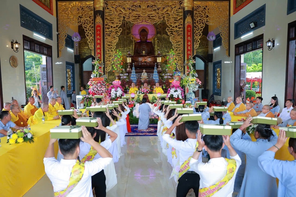 Đồng Nai: Lễ Vu Lan, dâng pháp y và chẩn tế tại chùa Thanh Vân