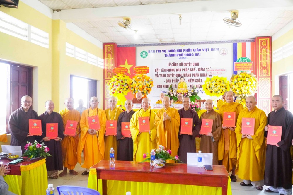 TP. Đồng Nai: Lễ Công bố, trao Quyết định và ra mắt nhân sự ban Pháp chế - Kiểm soát, ban Kinh tế tài chánh - Từ thiện xã hội 