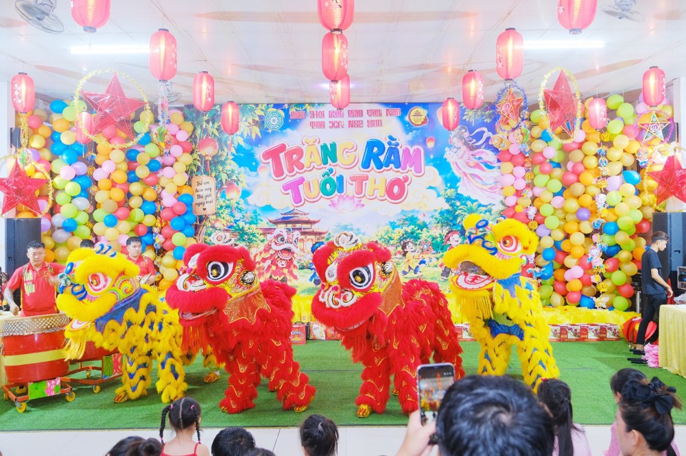 An Giang: Tịnh xá Ngọc Sơn tổ chức chương trình “Trăng rằm tuổi thơ” cho 400 thiếu nhi