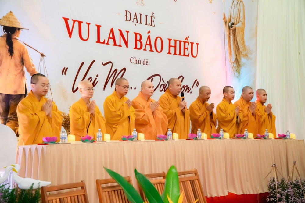 Vĩnh Long: Chùa Đông Phước tổ chức Đêm hiếu hạnh “Vai Mẹ – Đời Con”, lắng đọng trước ân nghĩa sinh thành