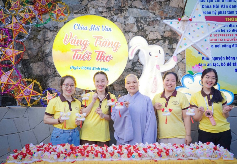 TP.HCM: Chùa Hải Vân tổ chức đêm Trung thu cho 350 em thiếu nhi