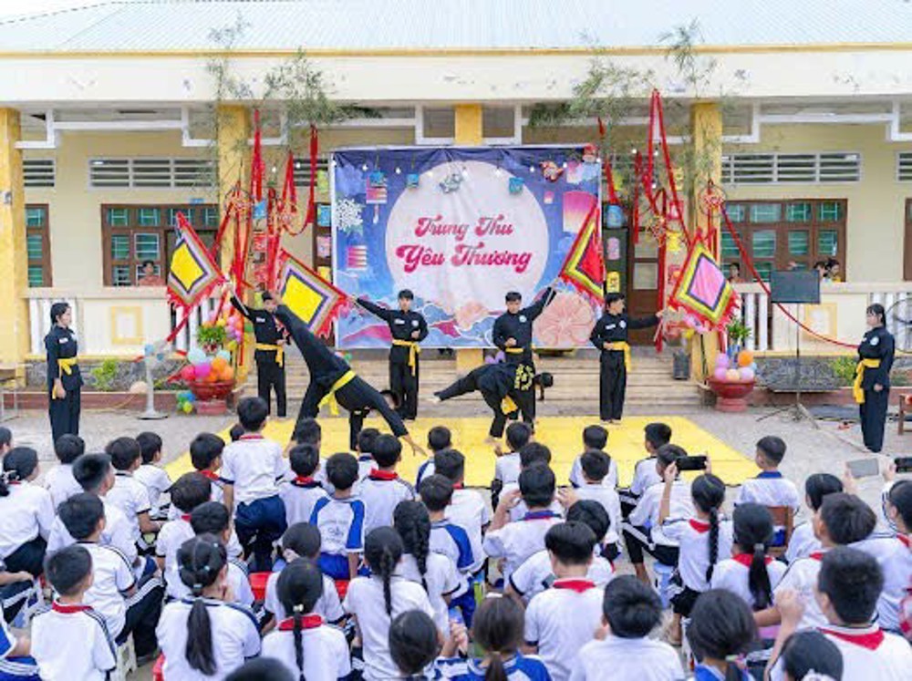 Đồng Tháp: Tịnh xá Ngọc Thạnh tổ chức “Đêm hội Trăng Rằm”, gieo hạt giống yêu thương