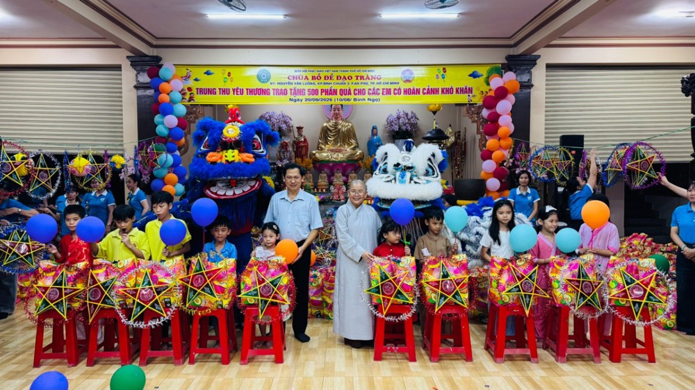 TP.HCM: Chùa Bồ Đề Đạo Tràng trao 500 phần quà Trung thu đến thiếu nhi khó khăn