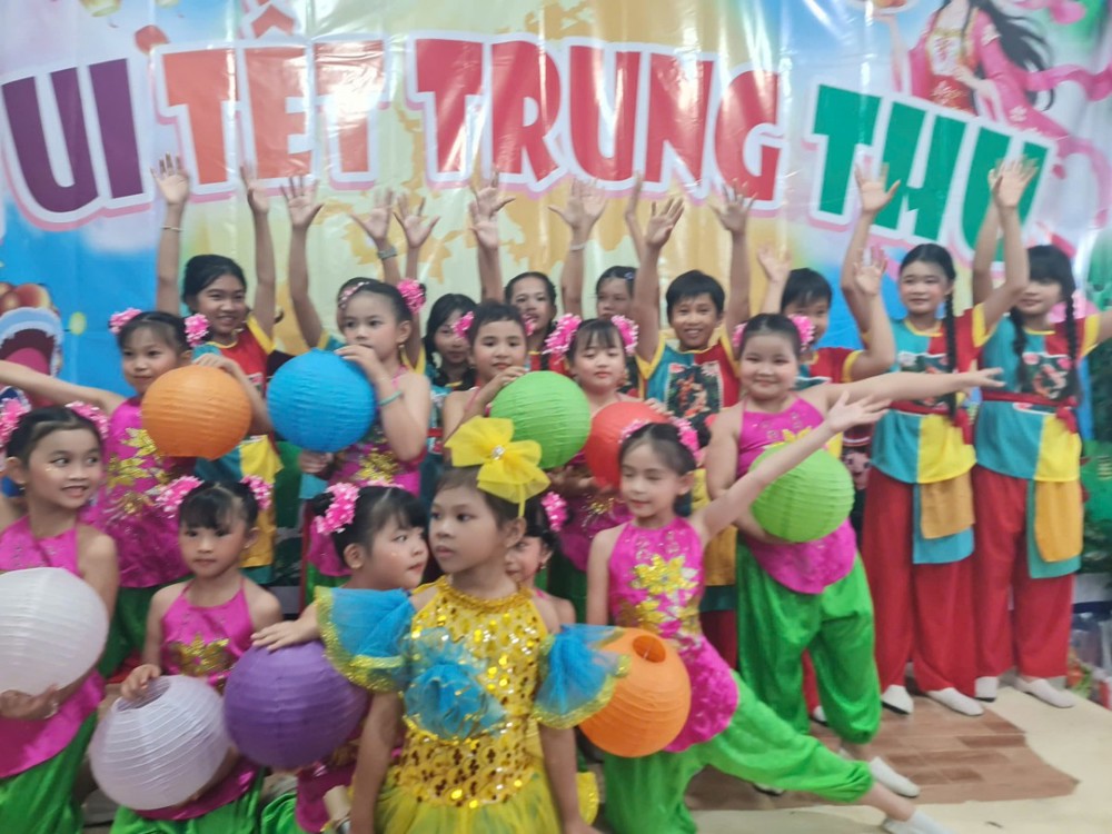 Cà Mau: Chùa Vạn Phước trao 1200 phần quà Tết Trung thu 2026