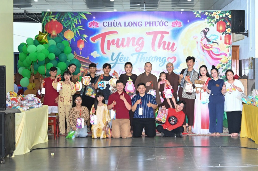 Vĩnh Long: Chùa Long Phước đồng hành cùng tuổi thơ qua chương trình “Trung thu yêu thương”