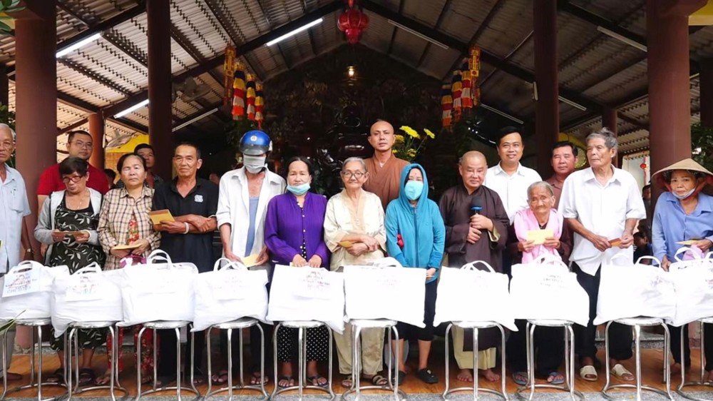 Tây Ninh: Chùa Giác Tánh trao 300 phần quà đến người dân khó khăn nhân mùa Vu Lan