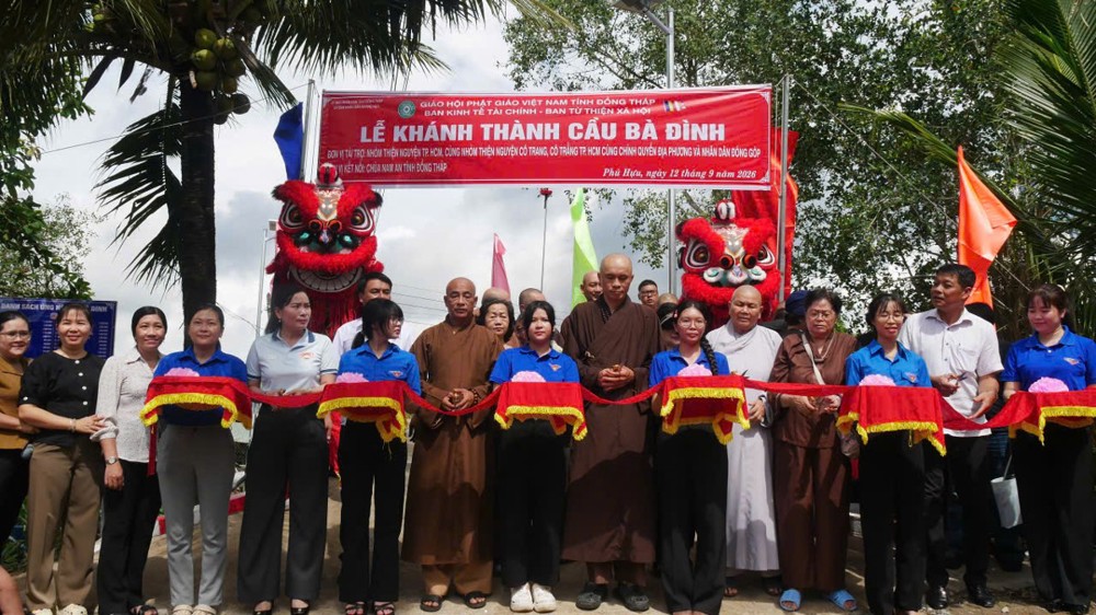 Đồng Tháp: Ban Kinh tế Tài chánh và Từ thiện Xã hội Phật giáo tỉnh phối hợp bàn giao cầu Bà Đình và khởi công xây nhà tình thương