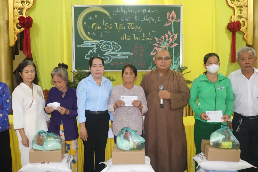 Đồng Tháp: Chùa Chơn Thường II trao 1.000 suất cơm và 200 phần quà nhân mùa Vu lan Báo hiếu 