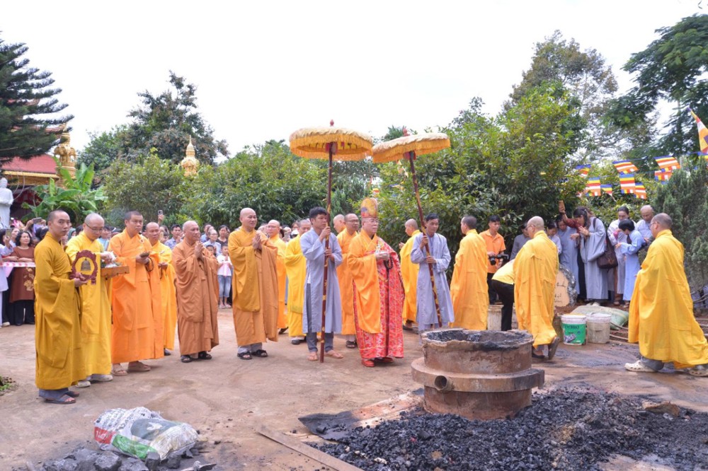 Đắk Lắk: Trang nghiêm lễ rót đồng đúc Đại hồng chung tại chùa Linh Thứu