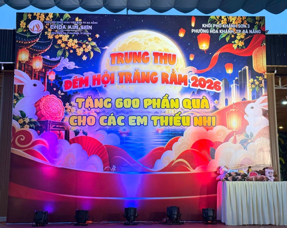 Đà Nẵng: chùa Kim Sơn trao tặng 600 phần quà Trung thu cho các cháu thiếu nhi