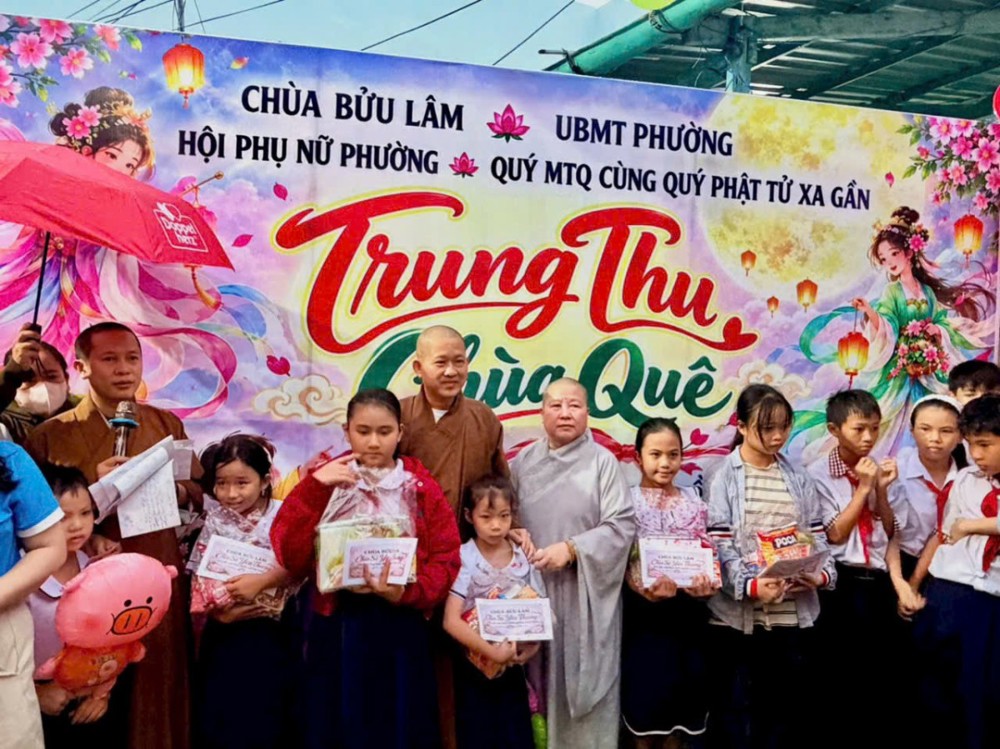 Lâm Đồng : Chùa Bửu Lâm trao 500 phần quà trung thu và 20 suất học bổng đến thiếu nhi