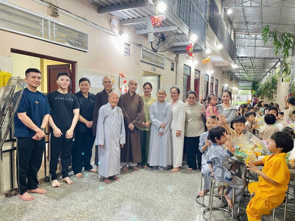Vĩnh Long: Chùa Long Phước gửi trọn yêu thương đến các em Mái ấm Phật Minh