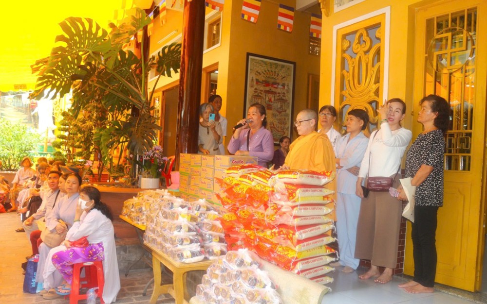 TP.HCM: Tịnh xá Ngọc Sơn mùa Vu Lan trao quà cho người khiếm thị 