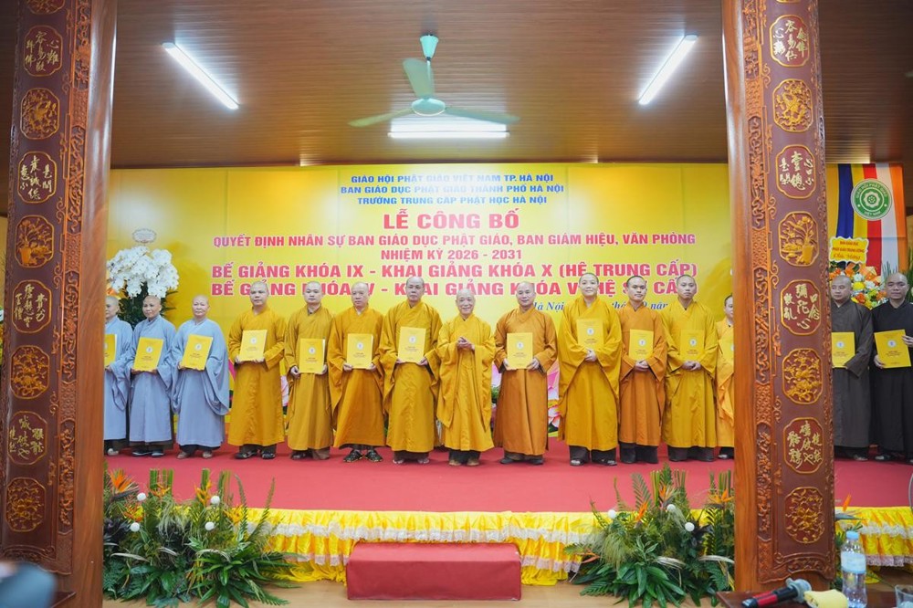 Bế giảng Khóa IX, khai giảng Khóa X Trường Trung cấp Phật học Hà Nội
