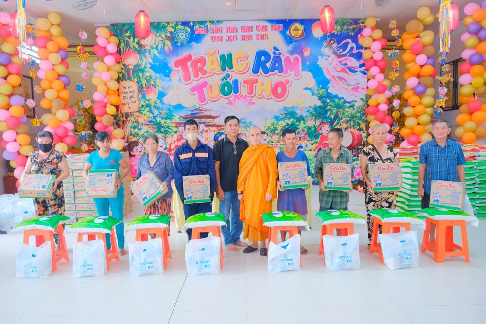 An Giang: Tịnh xá Ngọc Sơn trao 100 phần quà, sẻ chia cùng bà con khó khăn