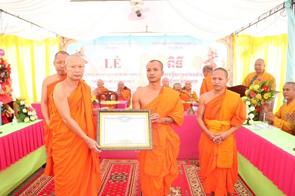 Vĩnh Long: Lễ công bố Quyết định bổ nhiệm Trụ trì chùa Phro Hút tại xã Cầu Ngang