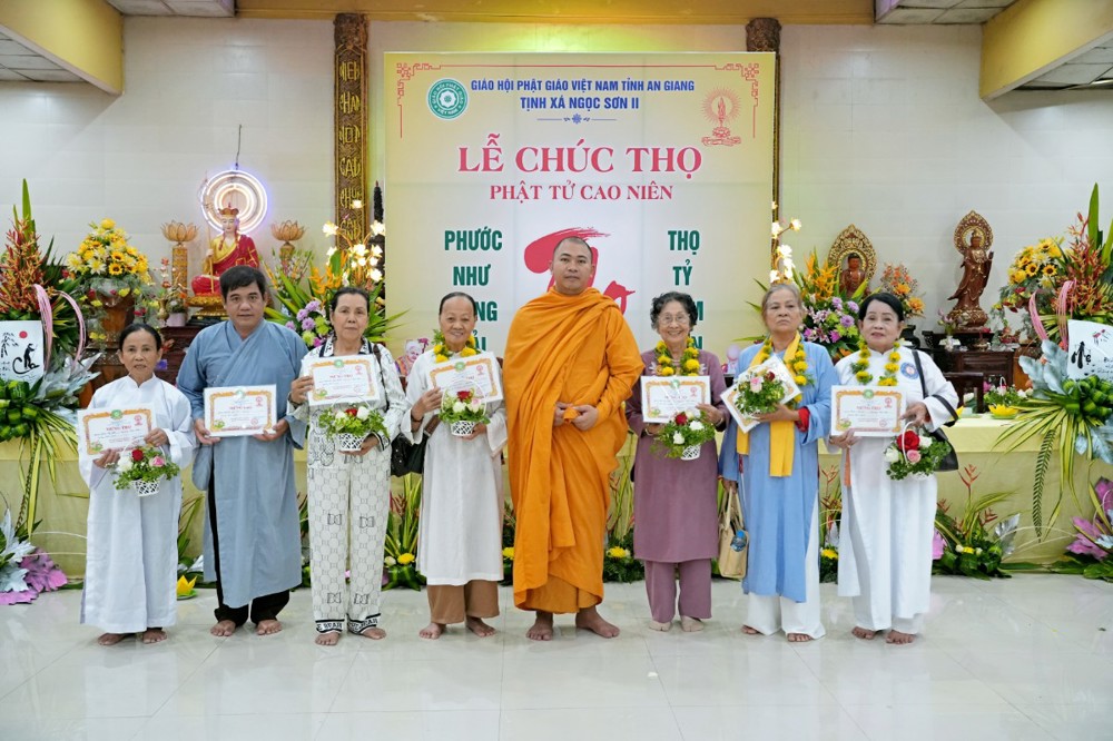 An Giang: Tịnh xá Ngọc Sơn II tổ chức lễ chúc thọ Phật tử đạo tràng