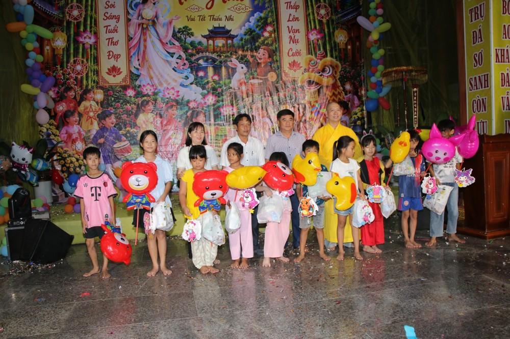 Đồng Tháp: Trung thu ấm áp tại chùa Khánh Linh