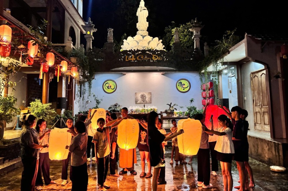 Đà Nẵng: Trung thu ấm áp dưới mái chùa Minh Đức