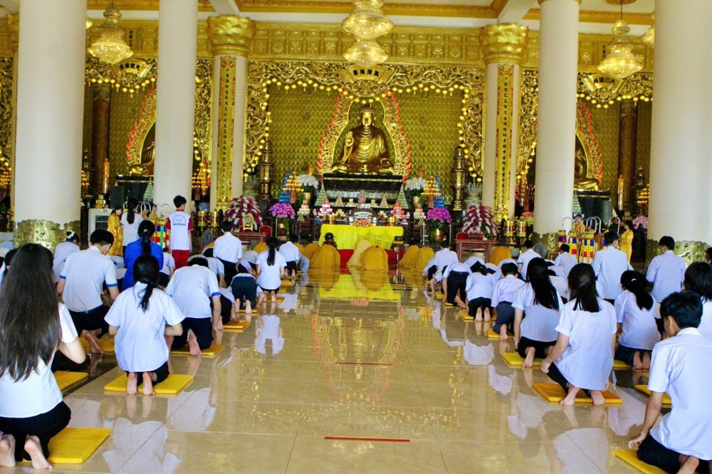Đồng Nai: Hơn 500 hành giả trẻ tham dự khóa tu Bát Quan Trai tại chùa Phật Quốc Vạn Thành