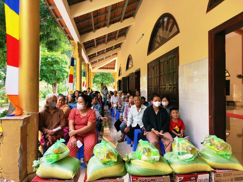 TP.HCM: Chùa Giác Hoàng trao 100 phần quà từ thiện nhân lễ Vu Lan