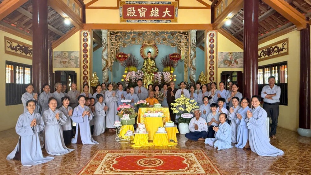 Lâm Đồng: Chúng đệ tử trang nghiêm khánh tuế Hòa thượng Thích Huệ Đăng