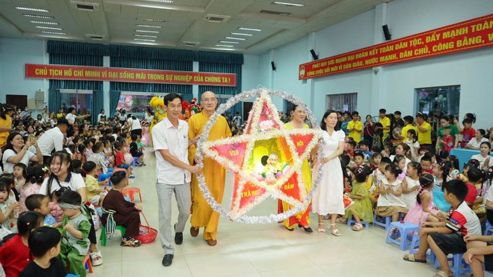 Vĩnh Long: Chùa Hội An tổ chức “Vui Hội Trăng Rằm” cho thiếu nhi