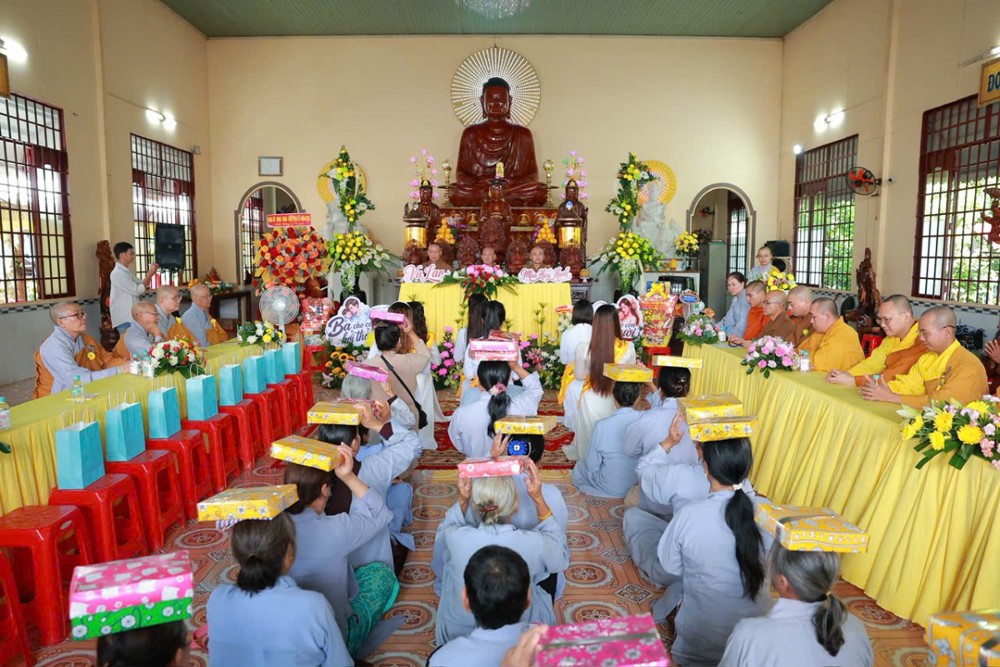 Đồng Nai: Chùa Thanh Tường trang nghiêm Đại lễ Vu Lan, chẩn tế kỳ siêu và trao quà đến bà con khó khăn
