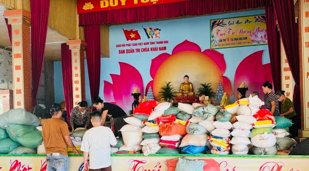 Thanh Hóa: Chùa Khải Nam chuẩn bị nhu yếu phẩm, trao gửi yêu thương đến đồng bào và Phật tử tại Hủa Phăn – Lào