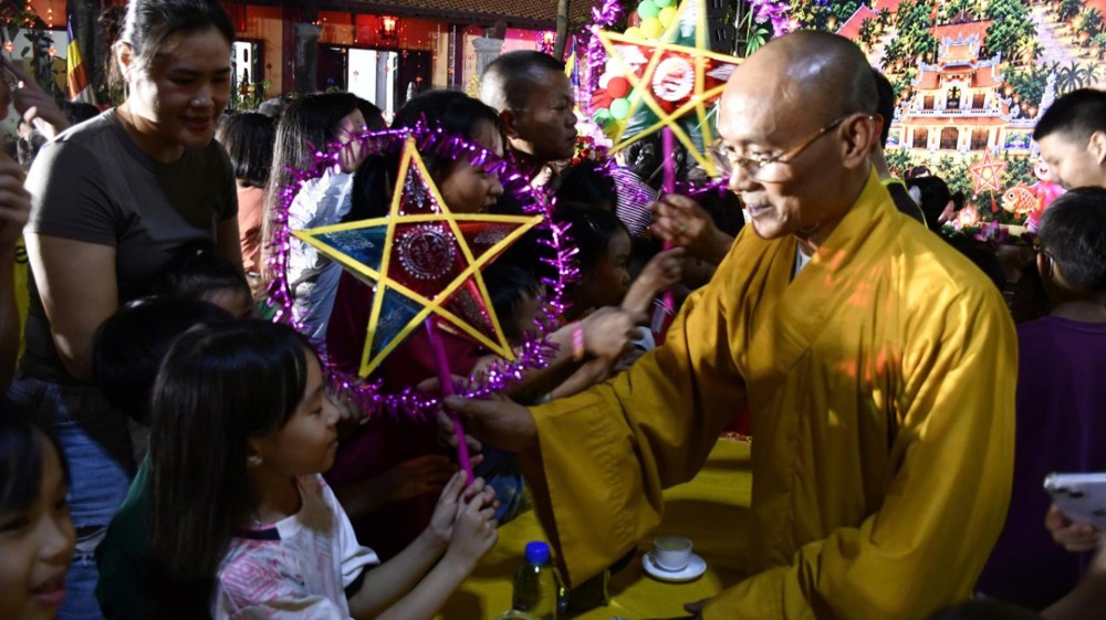 Phú Thọ: Chùa Tích Sơn tổ chức Đêm hội Trăng rằm, lan tỏa yêu thương đến các em thiếu nhi