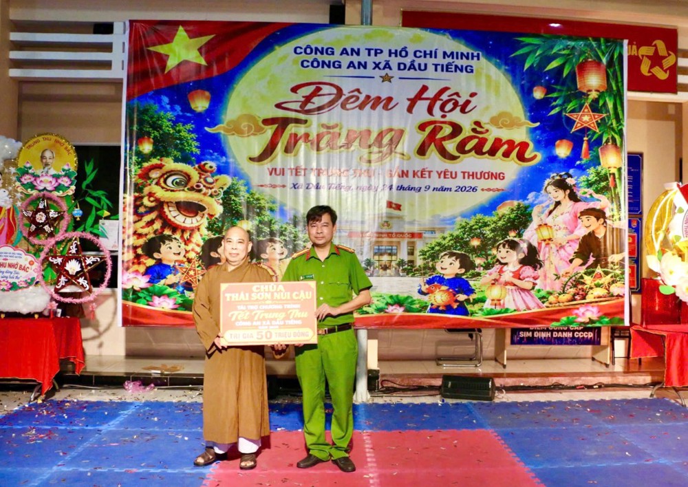 TP.HCM: Chùa Thái Sơn (Núi Cậu) trao quà Trung thu đến thiếu nhi địa phương