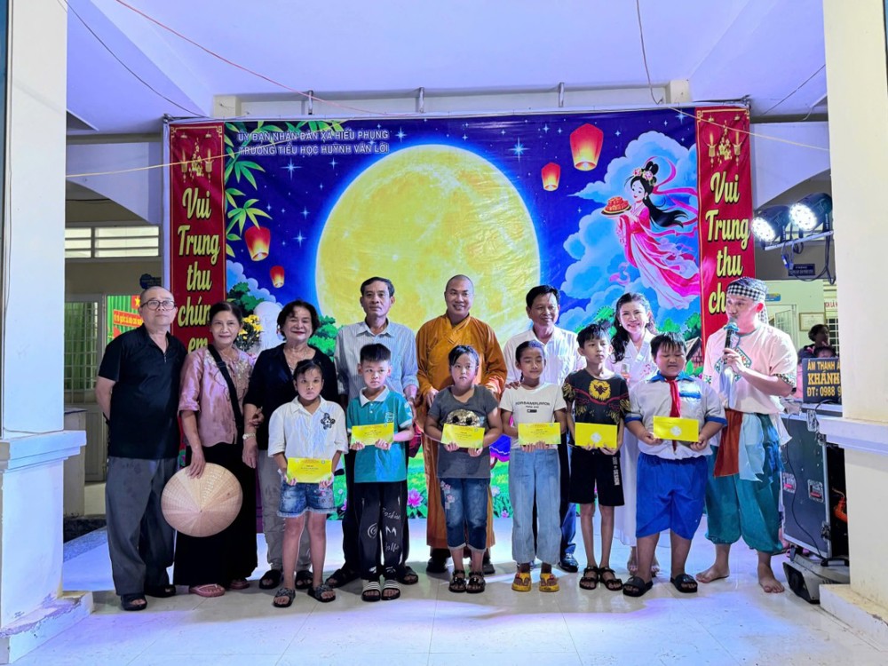 Hành trình “Nối nhịp bờ vui”: Yêu thương gửi trọn mùa trăng đến trẻ em Vĩnh Long và Cần Thơ