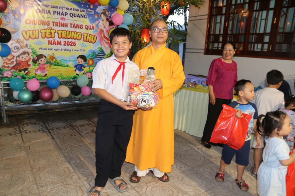 Lâm Đồng: Chùa Pháp Quang tổ chức đêm hội Trung thu cho gần 200 thiếu nhi
