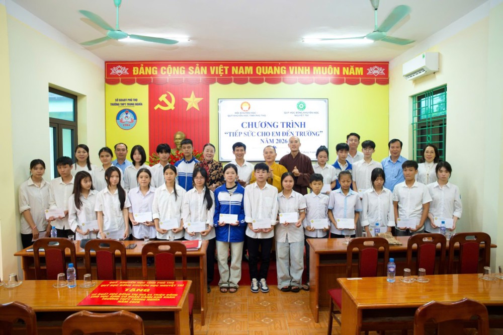 Phú Thọ: Quỹ Học bổng Khuyến học Nguyệt Trí trao 82 suất học bổng “Tiếp sức cho em đến trường”