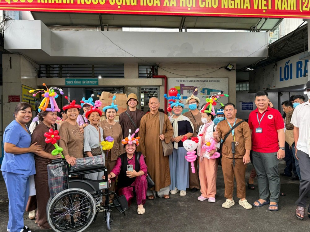 TP.HCM: Trao 200 phần quà Trung thu đến thiếu nhi tại Bệnh viện Trung tâm Chỉnh hình