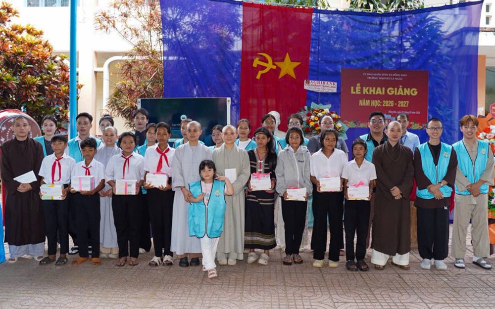 Lâm Đồng: Quỹ học bổng “Cùng Em Đến Trường” TP. HCM trao tặng 100 triệu đồng, đồng hành cùng học sinh La Ngâu trong ngày khai giảng