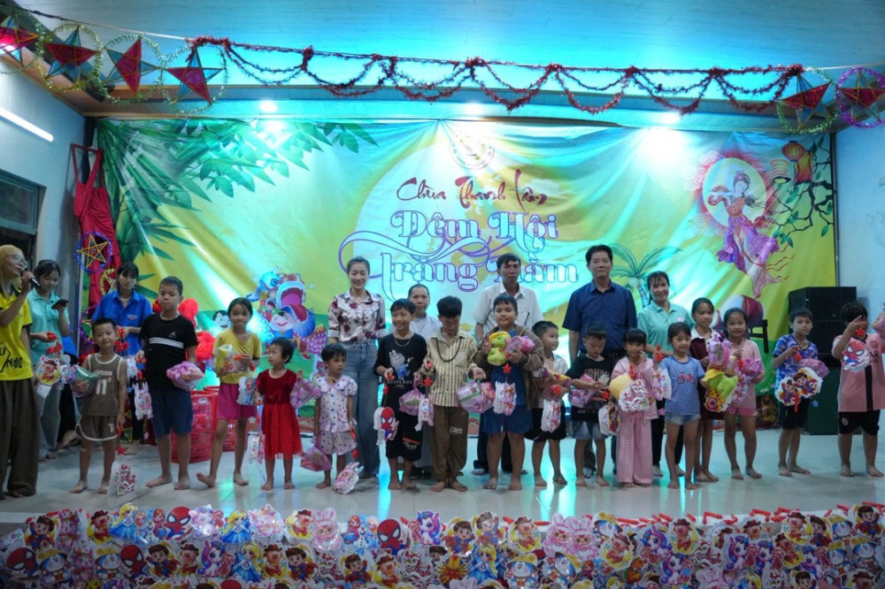 Đồng Nai: Chùa Thanh Lâm tổ chức Tết Trung thu, trao 500 phần quà đến thiếu nhi đồng bào dân tộc