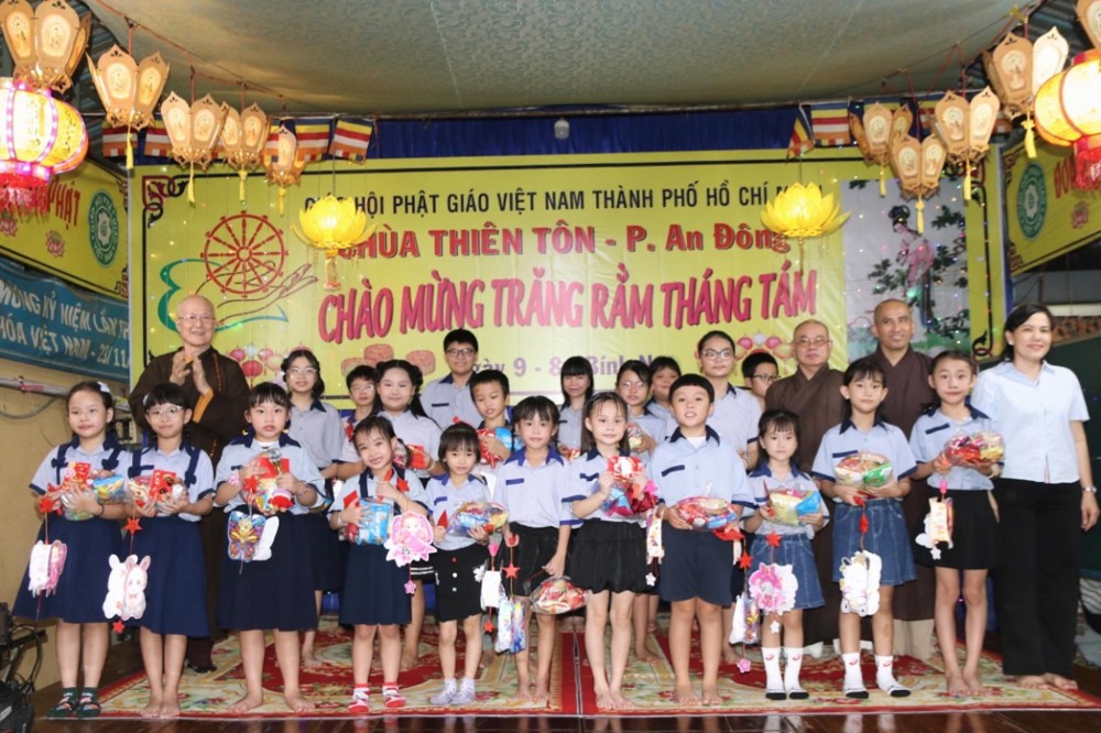 TP.HCM: Chùa Thiên Tôn tổ chức "Đêm hội Trăng Rằm" cho thiếu nhi