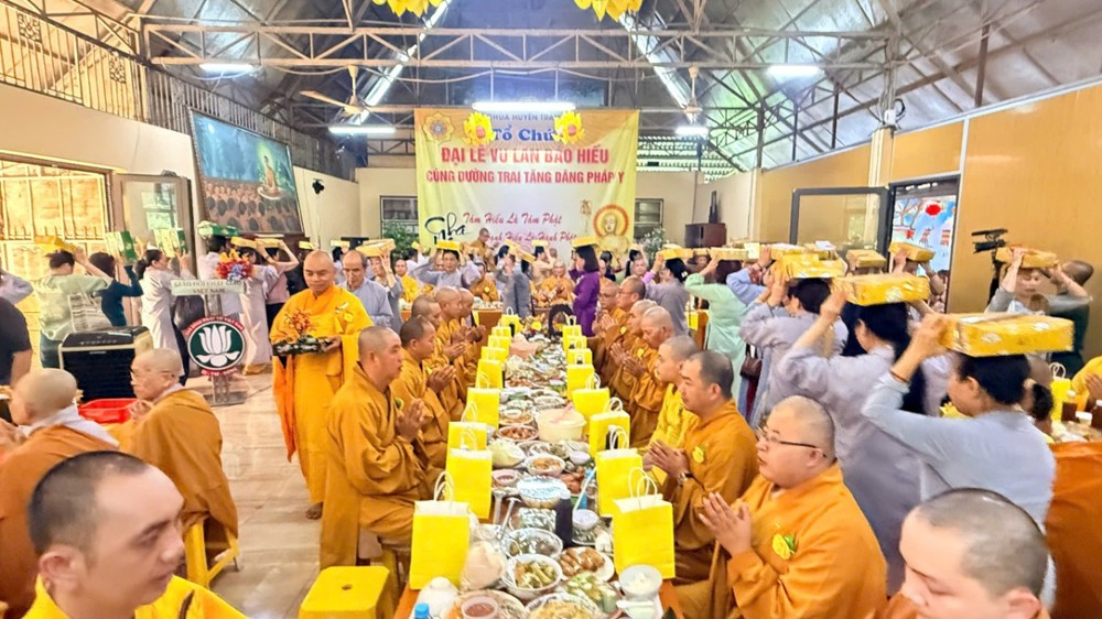 TP. HCM: Chùa Huyền Trang tổ chức Đại lễ Vu lan Báo hiếu và cúng dường trai Tăng, dâng pháp y ca-sa