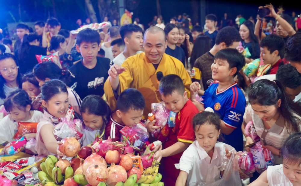 Lào Cai: Rộn ràng Đêm hội Trăng rằm Chùa Thiên Trúc năm 2026