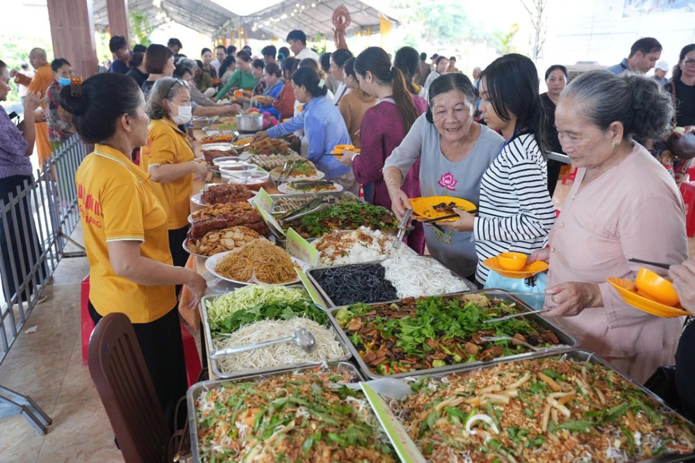An Giang: Tiệc buffet chay gây quỹ tôn tạo nhà Cửu huyền thất tổ tại Tịnh xá Ngọc Sơn II