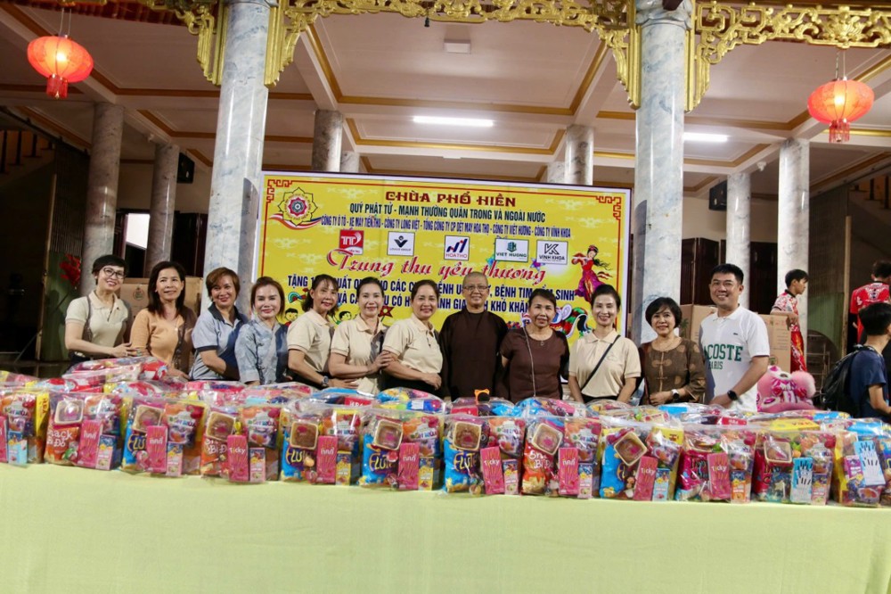 Đà Nẵng: Chùa Phổ Hiền tặng 1100 suất quà Trung thu cho thiếu nhi