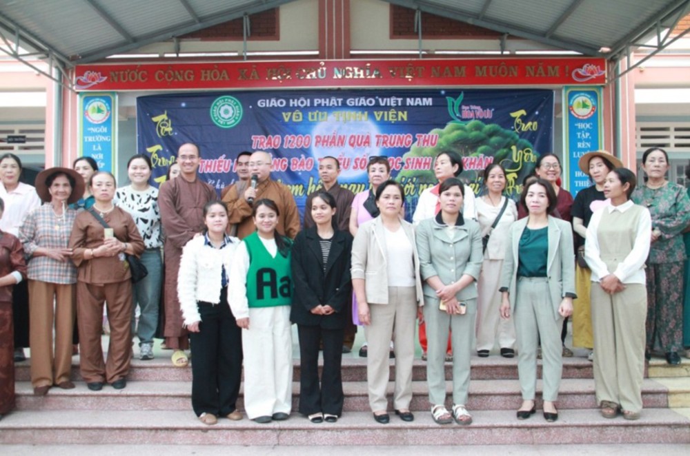 TP.HCM: Vô Ưu Tịnh viện trao 850 phần quà Trung thu đến thiếu nhi tại Đạ Nghịt