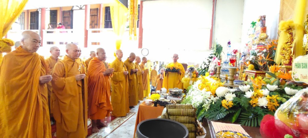 Cà Mau: Trang nghiêm Lễ chung thất trai tăng và đêm hoa đăng tri ân cố Hòa thượng Thích Phước Lợi tại chùa Từ Quang